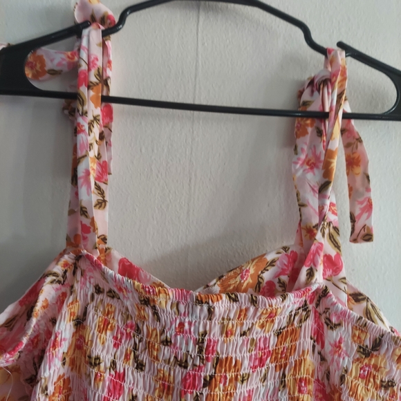 A U W  floral dress - Picture 8 of 9